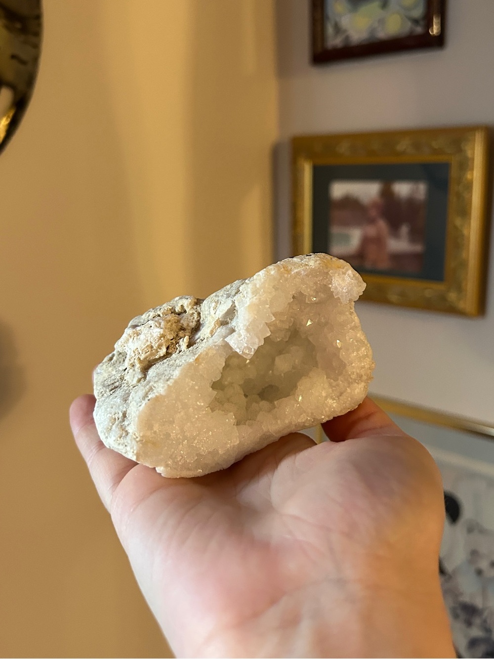 Medium geode quartz